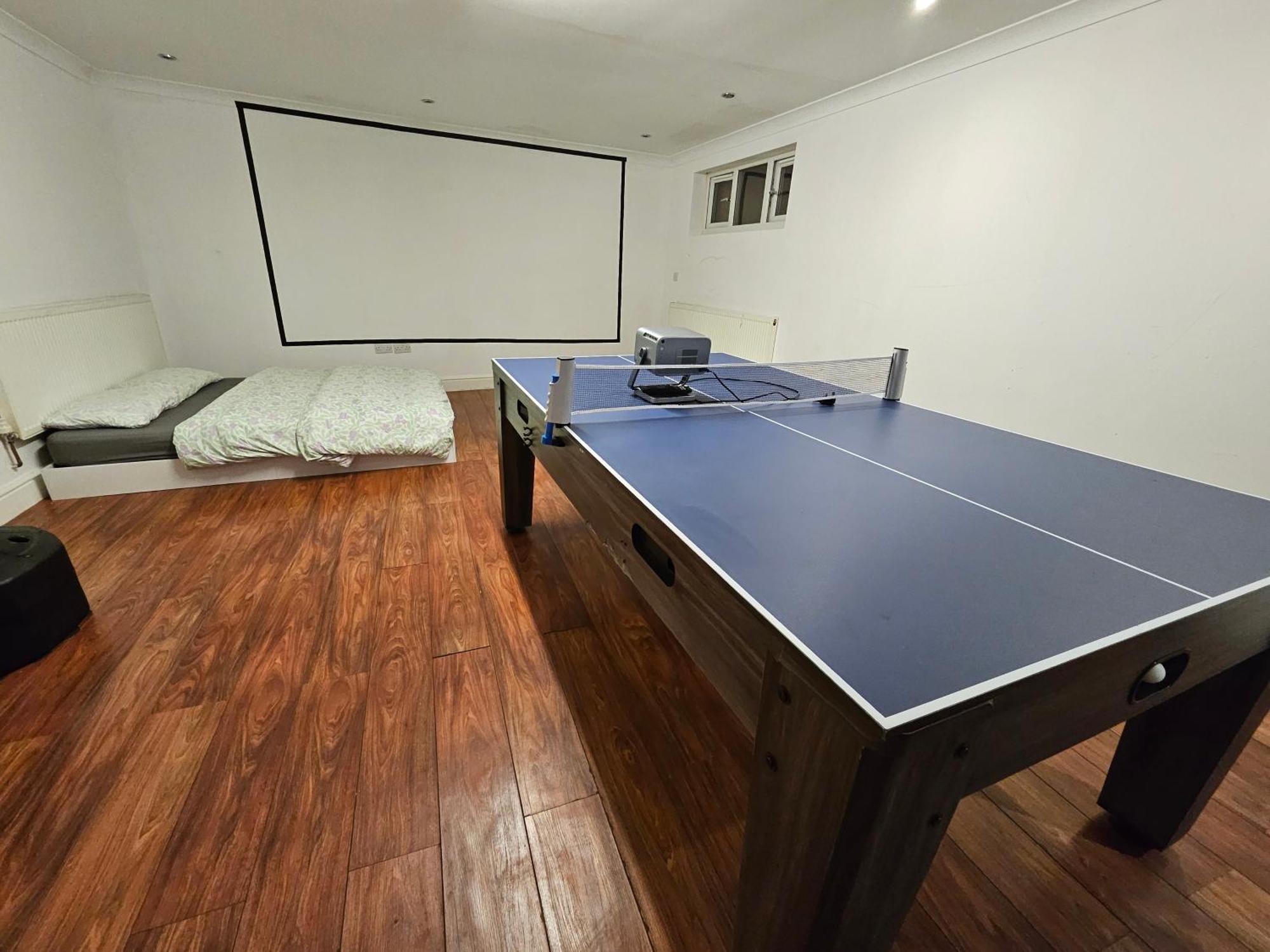 Large Annexe With Games Room Pool Table Ping Pong Air Hockey Movie Projector Windsor Buitenkant foto